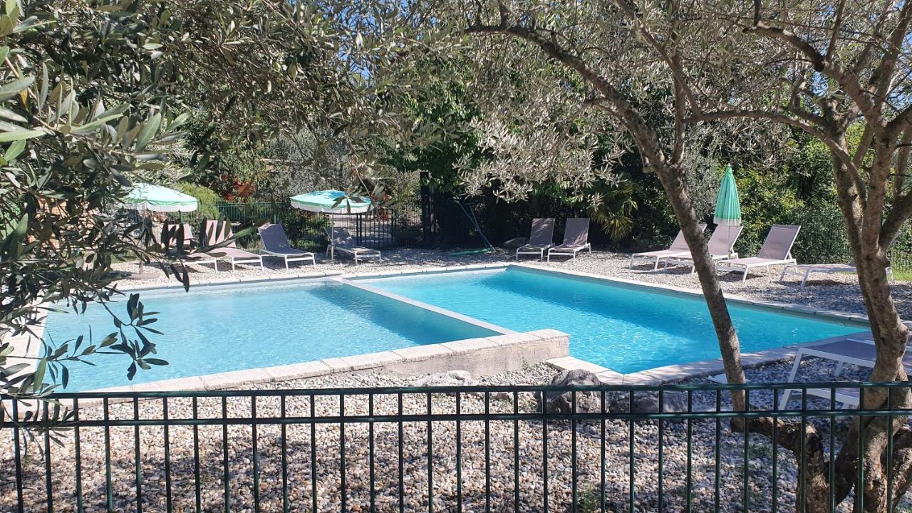 ווג Roulottes Et Cabanes De Saint Cerice מראה חיצוני תמונה