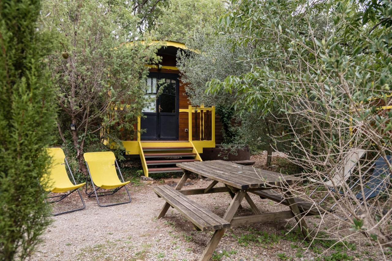 ווג Roulottes Et Cabanes De Saint Cerice מראה חיצוני תמונה