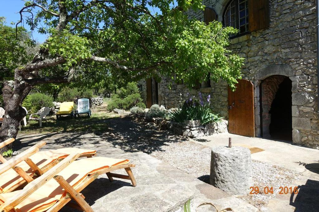 ווג Roulottes Et Cabanes De Saint Cerice מראה חיצוני תמונה