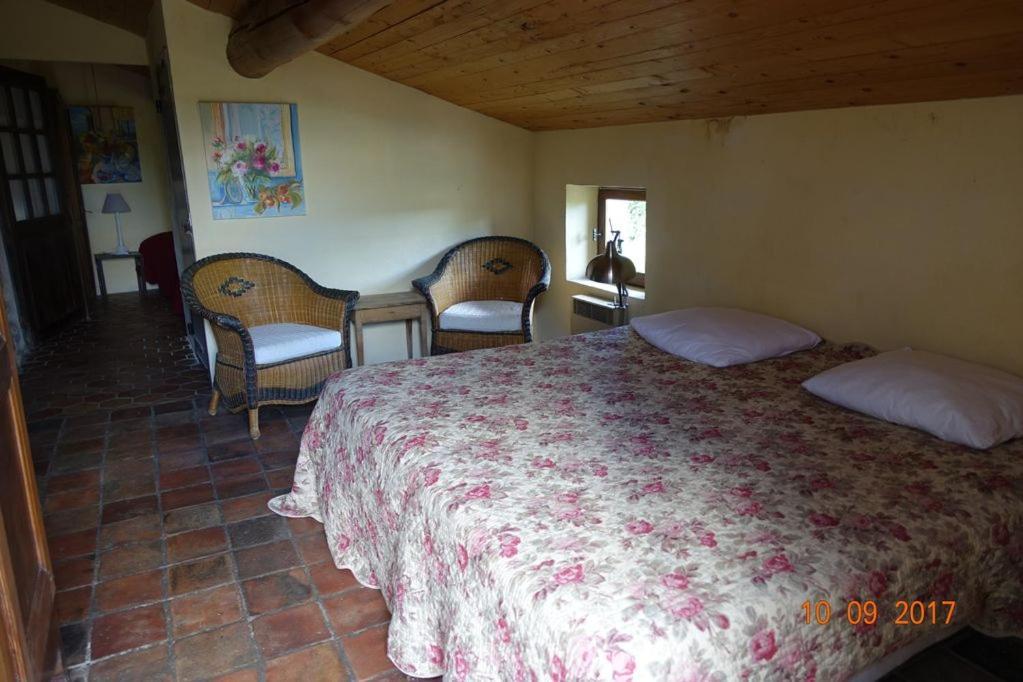 ווג Roulottes Et Cabanes De Saint Cerice מראה חיצוני תמונה