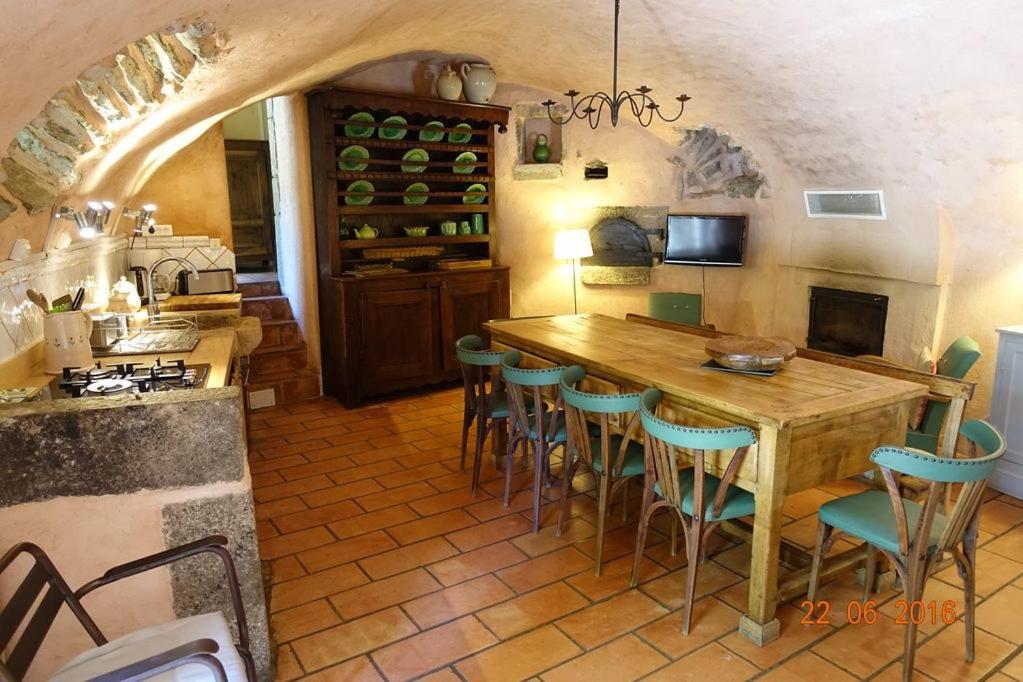 ווג Roulottes Et Cabanes De Saint Cerice מראה חיצוני תמונה